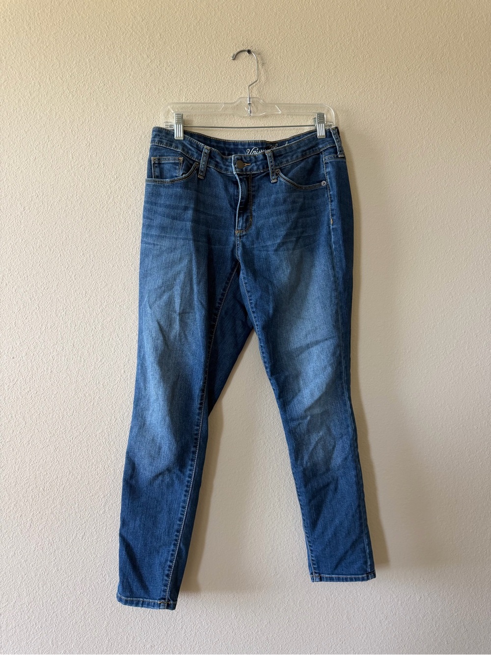 Universal Thread Women's Jeans in Medium Blue Wash